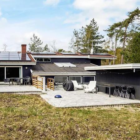 12 Person In Nex Snogebæk