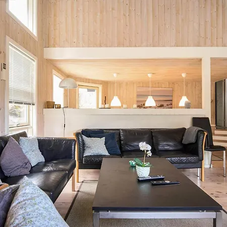 4 Star In Nexo Snogebæk